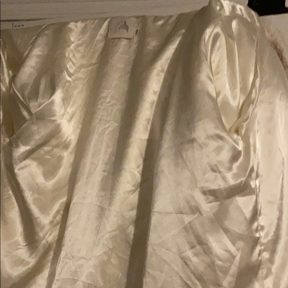 Beautiful off-white women’s robe - Picture 2 of 5